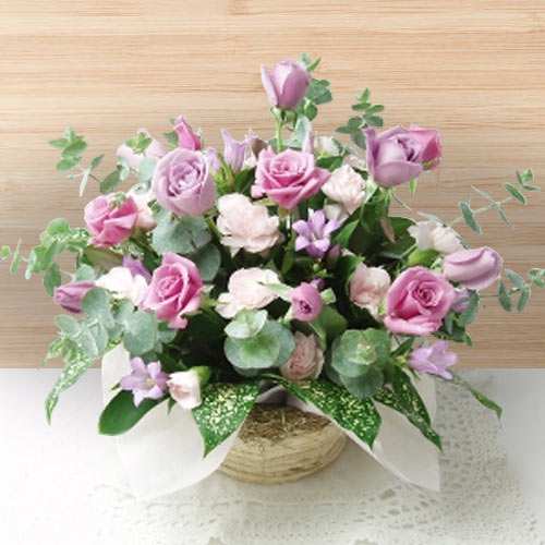 6 Roses And Seasonal Flowers