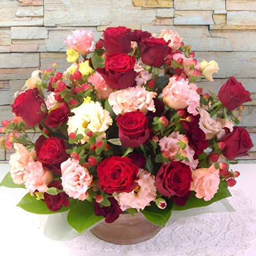 20 Roses With Seasonal Flower