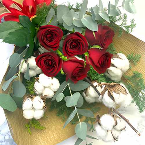 Soft Cotton N Red Roses Bouquet