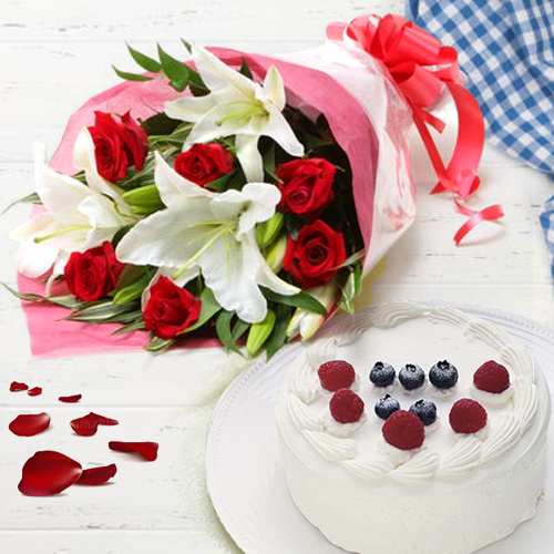 Splendor Bouquet With Gateau Fraise